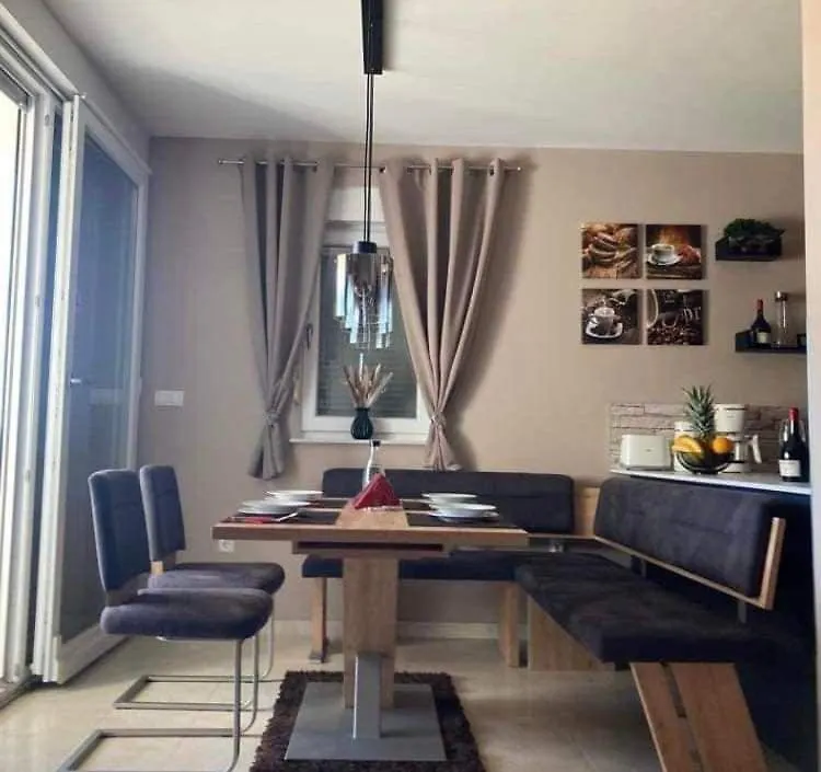 Apartment Pinocchio Trogir 0*,
